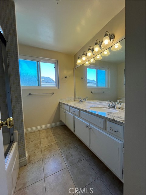 19241 Nashville Street, Northridge CA: https://media.crmls.org/medias/f5449083-0664-4ea5-adef-938146044858.jpg