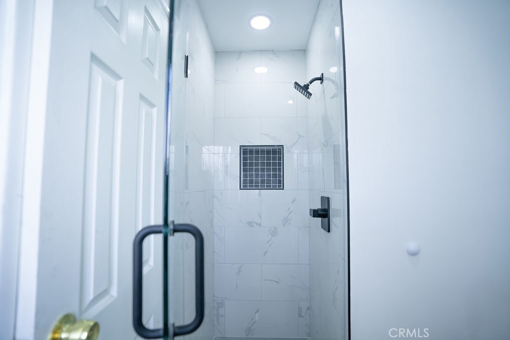 https://media.crmls.org/medias/f54570c5-4350-4409-a037-bdfb43c2efb5.jpg?preset=X-Large