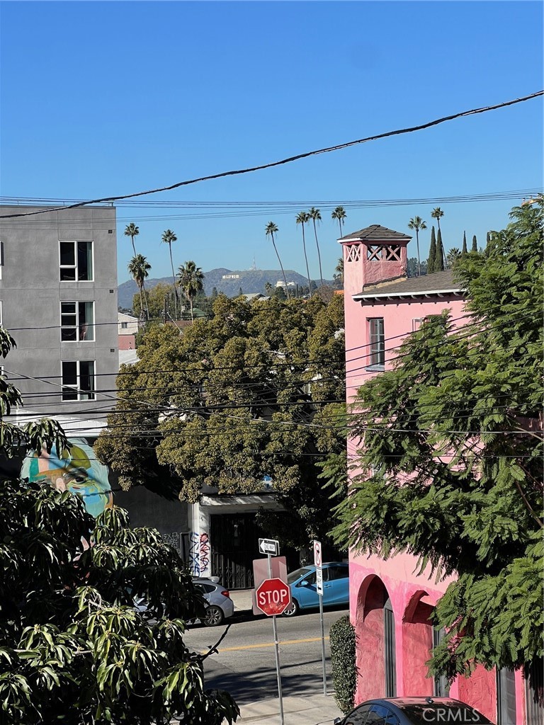 https://media.crmls.org/medias/f5460926-491b-4886-9e38-3c5bf9a17100.jpg?preset=X-Large