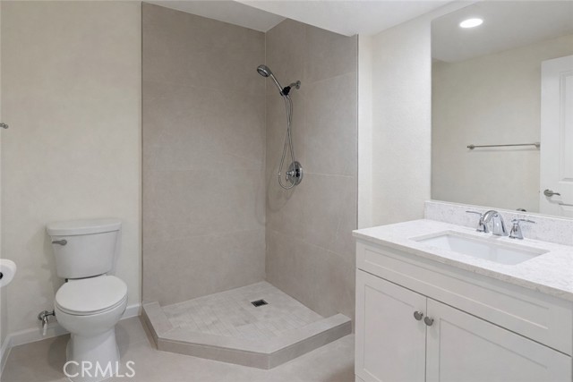 Detail Gallery Image 8 of 18 For 5009 Woodman Ave #116,  Sherman Oaks,  CA 91423 - 2 Beds | 2 Baths
