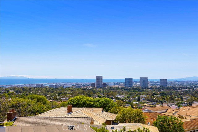 3 Harbor Ridge Drive, Newport Beach CA: https://media.crmls.org/medias/f546c0f5-b6f5-4e00-af8f-a5820f4cba02.jpg
