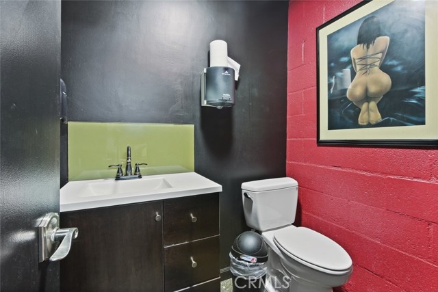 8759 Glenoaks Boulevard, Sun Valley CA: https://media.crmls.org/medias/f5471b5e-9eff-45ea-b4a2-f7e2b1596bf0.jpg