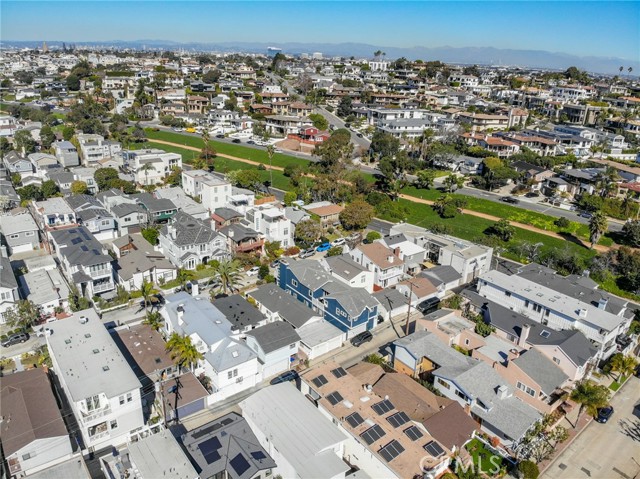 532 4th Street, Manhattan Beach, California 90266, 2 Bedrooms Bedrooms, ,1 BathroomBathrooms,Residential,Sold,4th,PV22020518