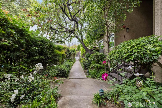 Detail Gallery Image 1 of 27 For 7439 Woodman Ave. #35,  Van Nuys,  CA 91405 - 2 Beds | 1 Baths