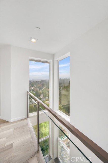 5220 Medina Road, Woodland Hills CA: https://media.crmls.org/medias/f547c464-6595-4a24-b290-211f23f850d3.jpg