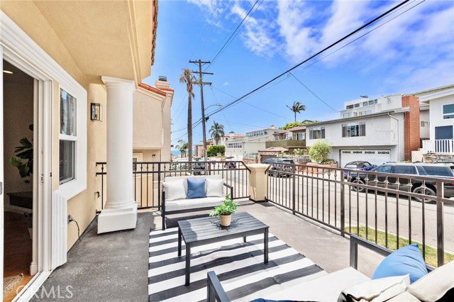 Detail Gallery Image 27 of 75 For 1042 7th St, Hermosa Beach,  CA 90254 - 4 Beds | 3/1 Baths