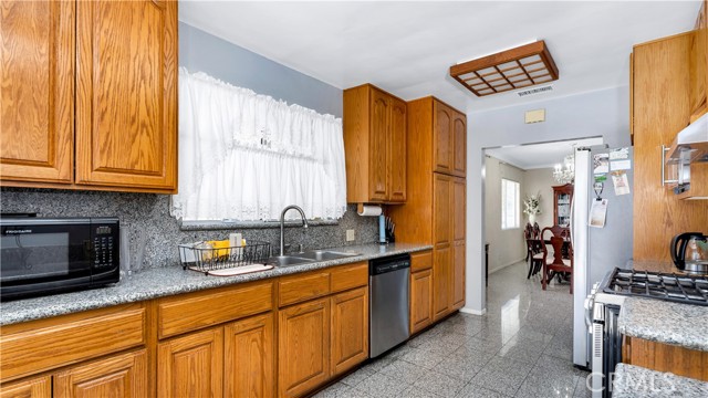 2116 Marine Avenue, Gardena CA: https://media.crmls.org/medias/f5484939-d494-4ad7-a056-c9a3c31bdf33.jpg