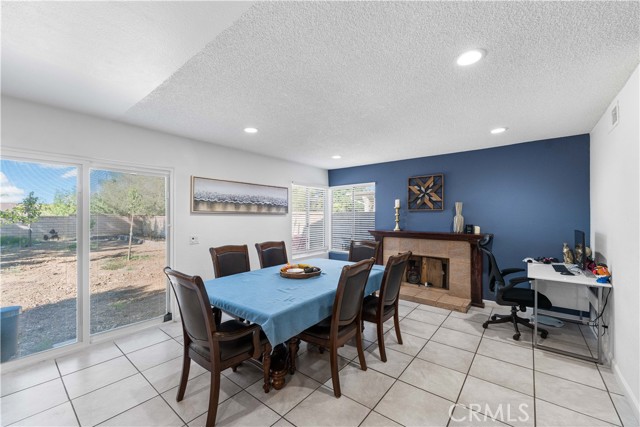 2701 Juniper Drive, Palmdale CA: https://media.crmls.org/medias/f5499600-560a-4970-bfcf-332f77607a0e.jpg