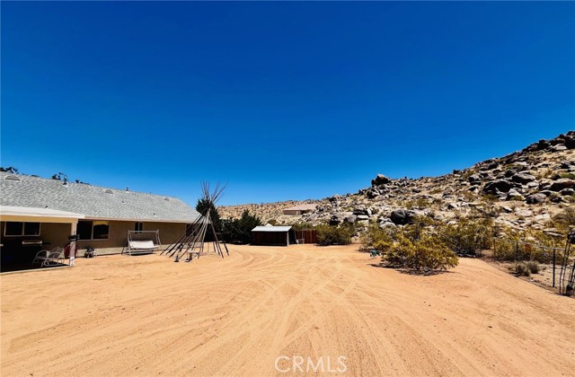 24212 Kansa Road, Apple Valley CA: https://media.crmls.org/medias/f549d91a-e885-4c27-b738-3649be934733.jpg