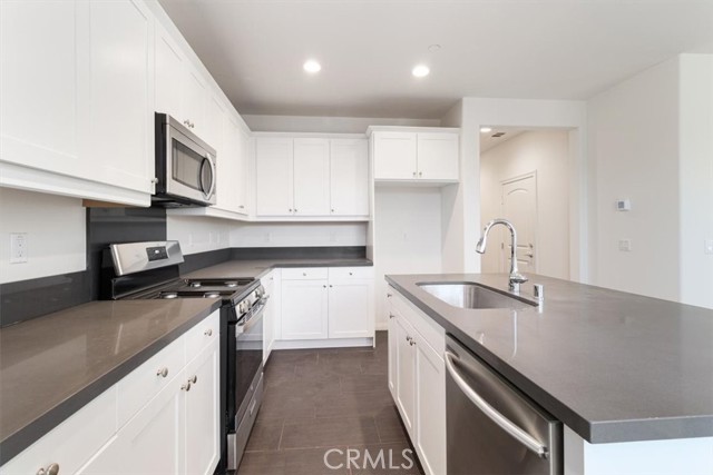 Detail Gallery Image 9 of 47 For 3126 E Painted Crescent St, Ontario,  CA 91762 - 3 Beds | 2/1 Baths