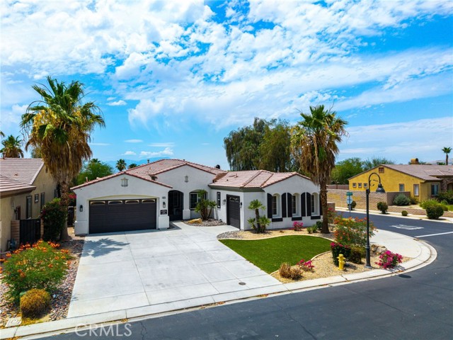 43875 Spiaggia Place, Indio CA: https://media.crmls.org/medias/f54c88a4-65ff-46a5-bfcf-deed8bd89788.jpg