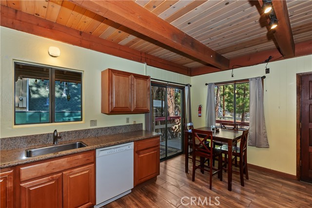 320 W Aeroplane Boulevard, Big Bear City CA: https://media.crmls.org/medias/f54cd500-c856-4618-aa0d-292a2d000d9f.jpg