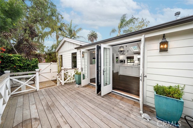 411 Poplar Street, Laguna Beach CA: https://media.crmls.org/medias/f54daef1-a686-4e64-a01f-8b285eadb306.jpg