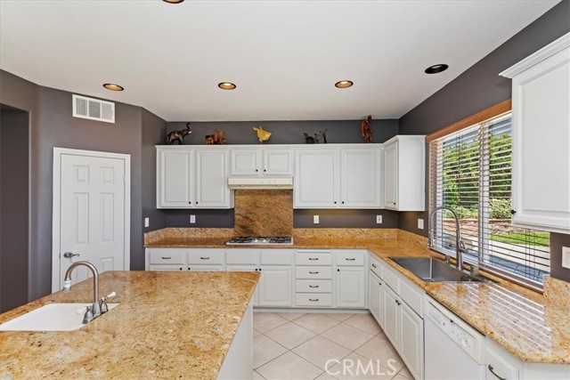 Detail Gallery Image 18 of 71 For 1581 Vandagriff Way, Corona,  CA 92883 - 5 Beds | 4/1 Baths