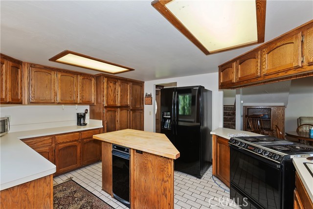 488 Lakeview Court, Big Bear Lake CA: https://media.crmls.org/medias/f54dd847-b9cc-434f-92c0-9cc6f20cad4a.jpg