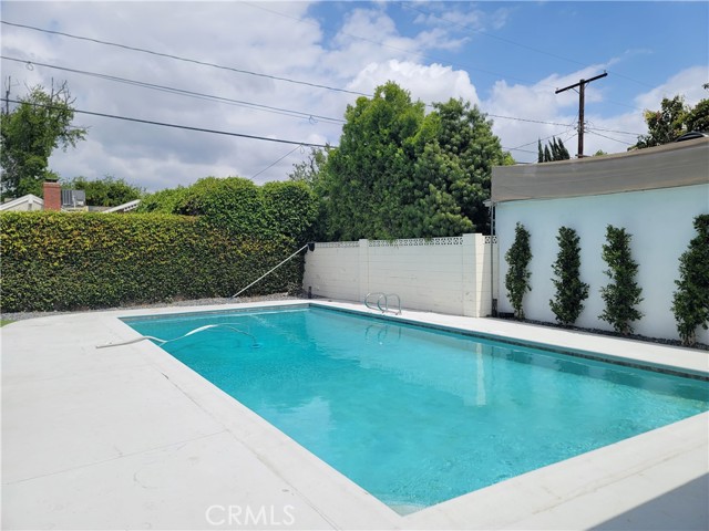 17557 Lemay Place, Lake Balboa CA: https://media.crmls.org/medias/f54e04d6-d185-4689-8699-8de44c27d5c7.jpg