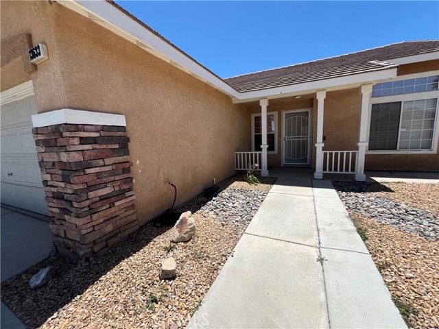 13633 Bentwood Street, Hesperia CA: https://media.crmls.org/medias/f54e2742-53a9-4213-bdc1-87e113bbffb2.jpg