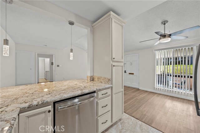 Detail Gallery Image 22 of 36 For 19156 Avenue of the Oaks #B,  Newhall,  CA 91321 - 2 Beds | 1/1 Baths