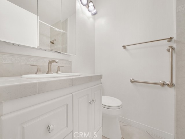 21222 Banff Lane, Huntington Beach CA: https://media.crmls.org/medias/f54f3a5d-b0f5-4c4c-8dc2-9e750bc466c1.jpg