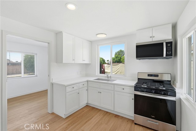 Detail Gallery Image 28 of 44 For 8647 Corbin Ave, Winnetka,  CA 91306 - 5 Beds | 3/1 Baths