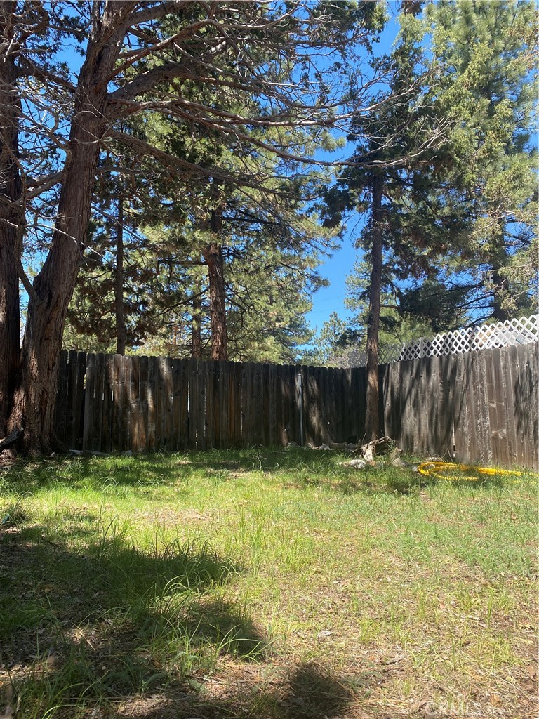 https://media.crmls.org/medias/f551adbb-f820-4e0e-8452-0bbaeac1aee0.jpg?preset=X-Large