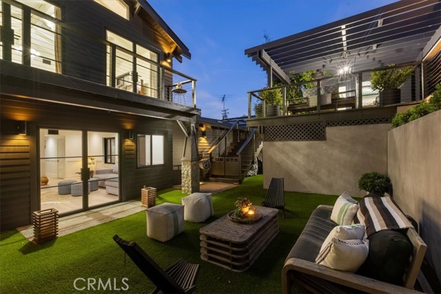 1012 10th Street, Manhattan Beach CA: https://media.crmls.org/medias/f5521a8f-67ea-48d1-a2b3-88a8a98341c2.jpg
