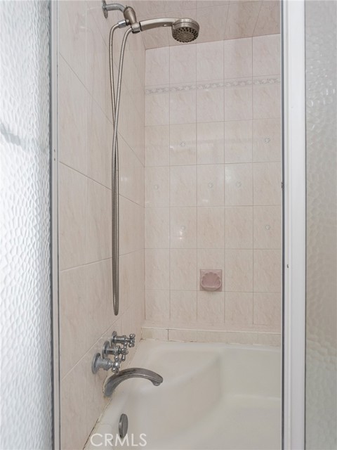 10348 Woodbridge Street, Toluca Lake CA: https://media.crmls.org/medias/f552eafd-1dcf-4e44-9c94-c9b594c5b29c.jpg