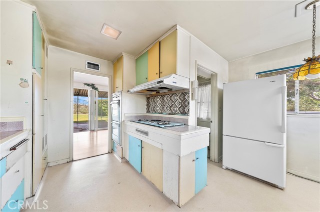 801 S Bradshawe Avenue, Monterey Park CA: https://media.crmls.org/medias/f5539410-0b5b-4d9c-ad7c-73206dbd33ba.jpg