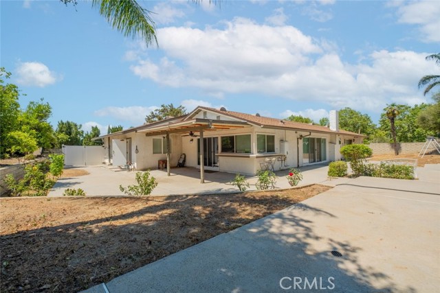 19941 Hiawatha Street, Chatsworth CA: https://media.crmls.org/medias/f5540382-902c-4f8c-b46f-ba24ddec9ee6.jpg