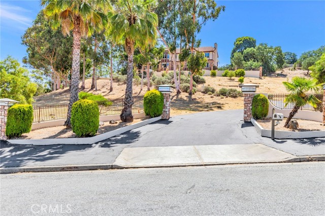 Image 8 of 75 For 20585 Whispering Oaks Drive