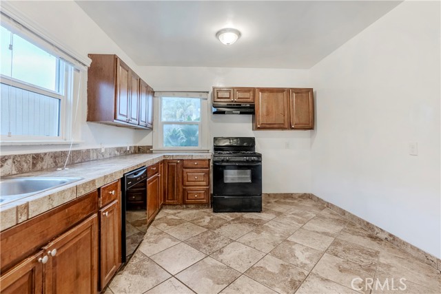 Detail Gallery Image 14 of 22 For 1025 W 12th, San Pedro,  CA 90731 - – Beds | – Baths