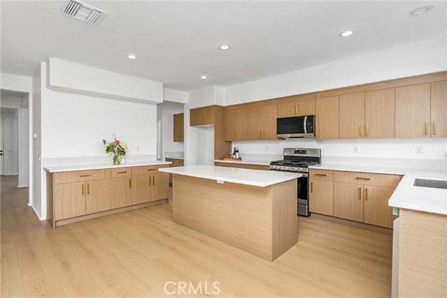 Detail Gallery Image 18 of 52 For 27340 Willow Leaf Rd, Moreno Valley,  CA 92555 - 5 Beds | 4/1 Baths