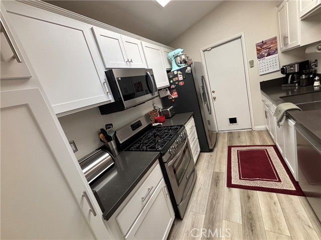 15957 Randall Avenue, Fontana CA: https://media.crmls.org/medias/f557eb98-2f6f-4c1c-87c4-3cd9d865b208.jpg