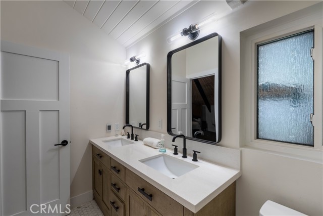 553 Pioneer Road, Lake Arrowhead CA: https://media.crmls.org/medias/f557f46e-3a7d-4501-a230-e07af7eae4ed.jpg