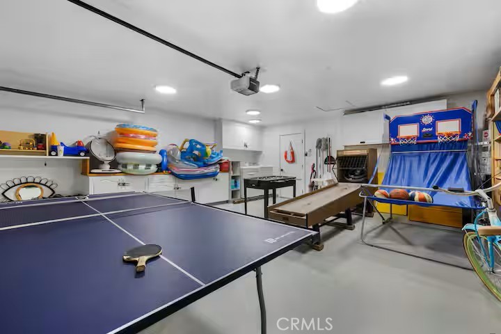 https://media.crmls.org/medias/f558de87-2f5d-4e76-8da4-fe656ee0fac4.jpg?preset=X-Large