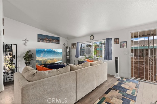 1721 E Colton Avenue, Redlands CA: https://media.crmls.org/medias/f5591f88-8aab-4aa3-96b2-273dd85fc9d6.jpg
