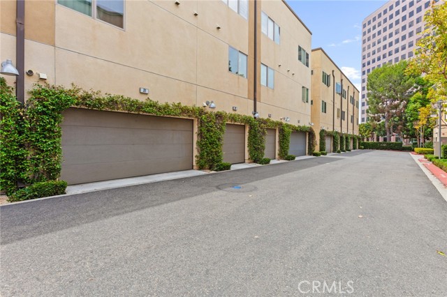 31 Soho, Irvine CA: https://media.crmls.org/medias/f559470c-0c28-4dec-9683-13742f206143.jpg