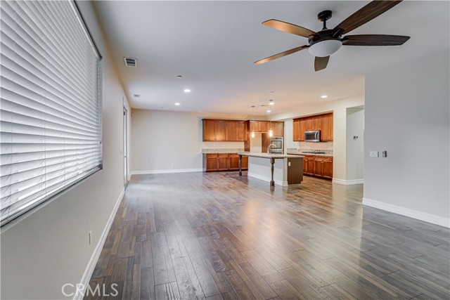 Detail Gallery Image 13 of 44 For 5005 Silvery Jewel, Bakersfield,  CA 93313 - 5 Beds | 3/1 Baths
