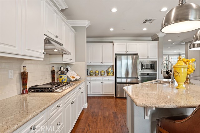 Detail Gallery Image 16 of 49 For 28852 Iron Village Dr, Valencia,  CA 91354 - 5 Beds | 4/1 Baths