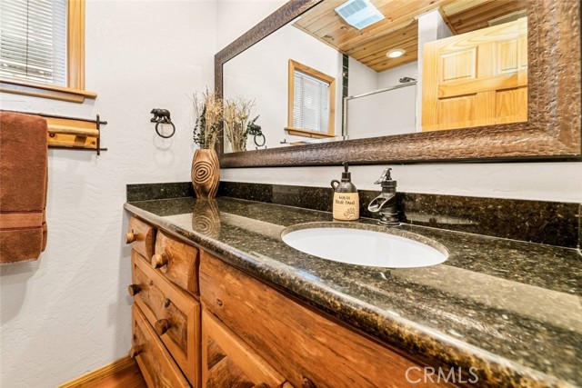 Detail Gallery Image 20 of 34 For 40356 Cliff Ln, Big Bear Lake,  CA 92315 - 2 Beds | 2 Baths