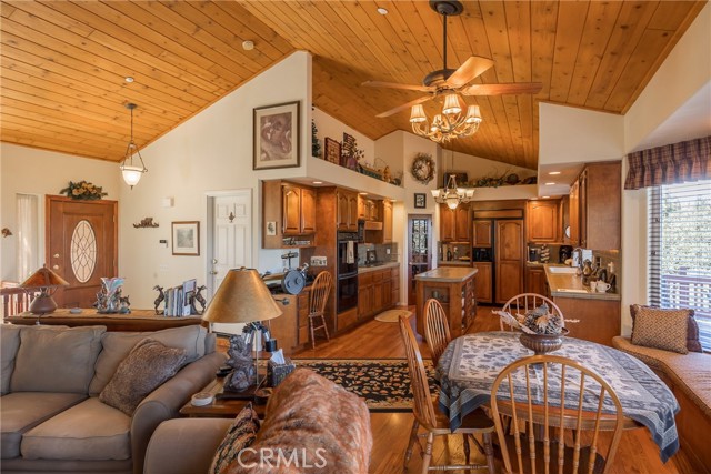 Detail Gallery Image 15 of 52 For 26329 Spyglass, Lake Arrowhead,  CA 92352 - 5 Beds | 3/1 Baths