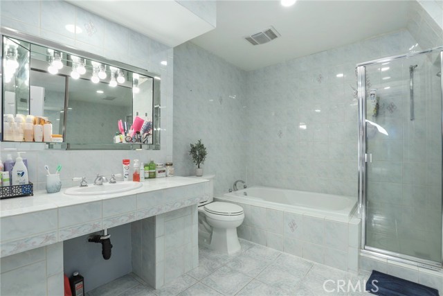 Detail Gallery Image 18 of 34 For 5305 White Oak Ave #F,  Encino,  CA 91316 - 2 Beds | 2/1 Baths