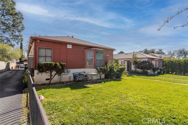 Detail Gallery Image 19 of 23 For 2010 N Los Robles Ave, Pasadena,  CA 91104 - – Beds | – Baths