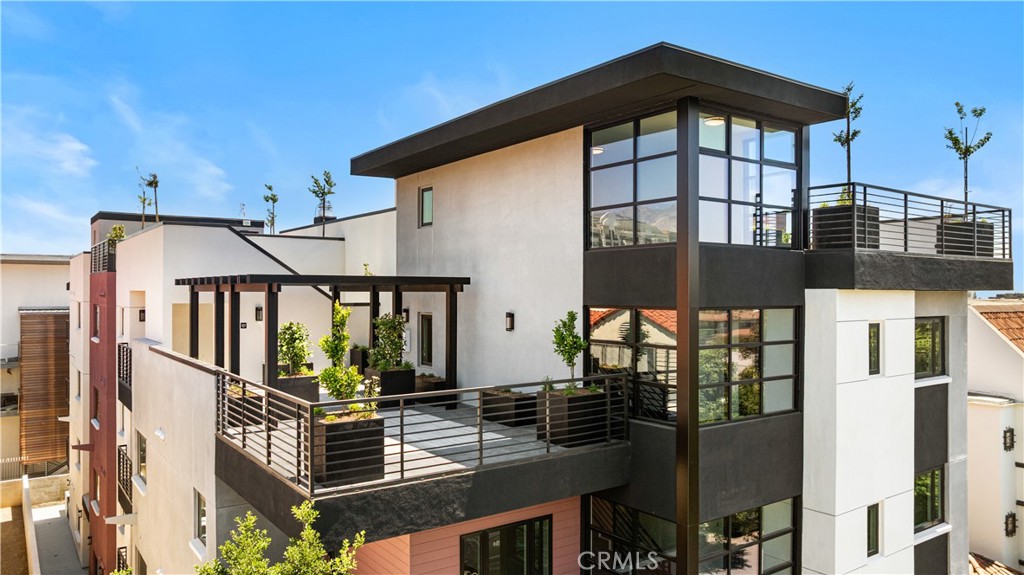 150 S Oak Knoll Avenue #201