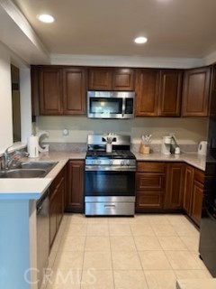 Detail Gallery Image 8 of 11 For 25707 Player, Valencia,  CA 91355 - 3 Beds | 2/1 Baths