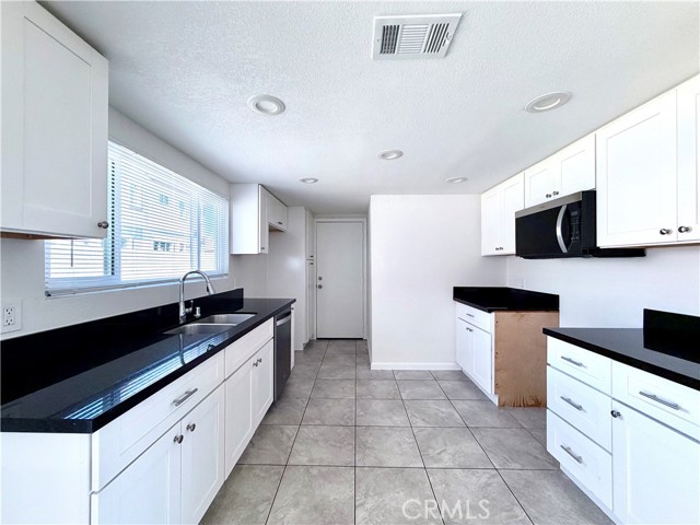 Detail Gallery Image 5 of 17 For 417 N Grove Ave a,  Ontario,  CA 91764 - 3 Beds | 2 Baths