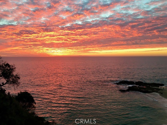 https://media.crmls.org/medias/f55d5feb-c50c-43ef-a636-241780921ee5.jpg?preset=X-Large