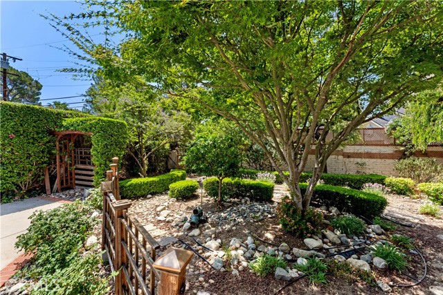 2042 E Crary Street, Pasadena CA: https://media.crmls.org/medias/f55d7abe-0c08-4b94-a100-6c4c01cf7e86.jpg