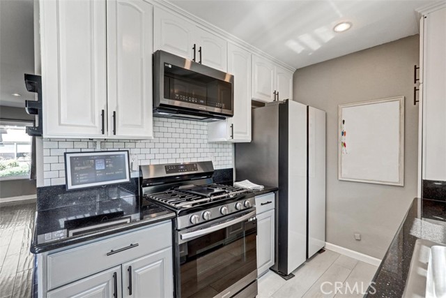 Detail Gallery Image 4 of 31 For 17715 Regency, Bellflower,  CA 90706 - 2 Beds | 2 Baths