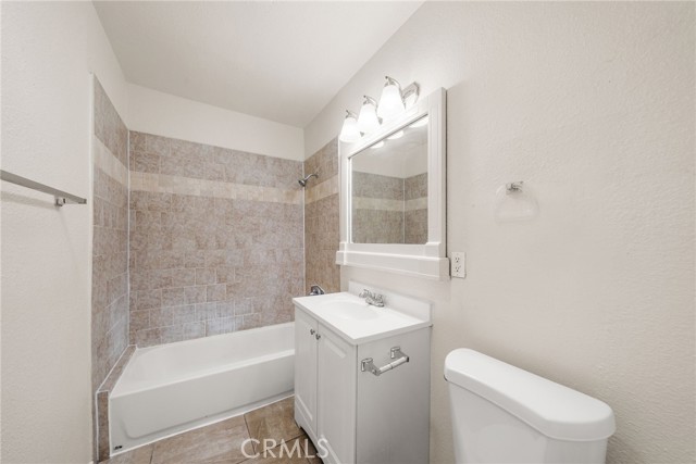 122 E 83rd Street, Los Angeles CA: https://media.crmls.org/medias/f55f6540-5c87-4cec-b70f-06b607e5e706.jpg